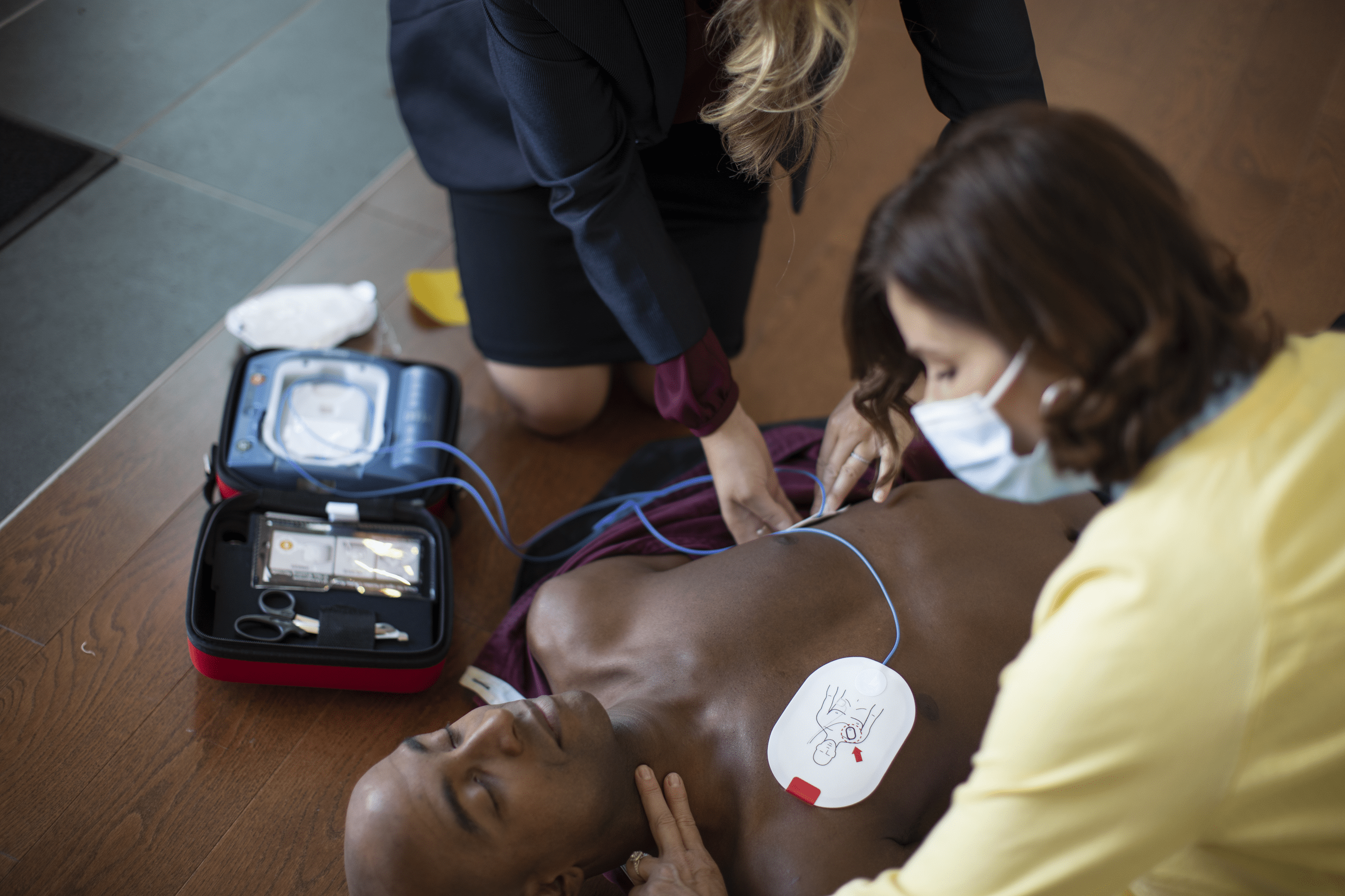 Philips HeartStart OnSite Automated External Defibrillator AED with Standard Carry Case, Battery and SMART Adult Pads